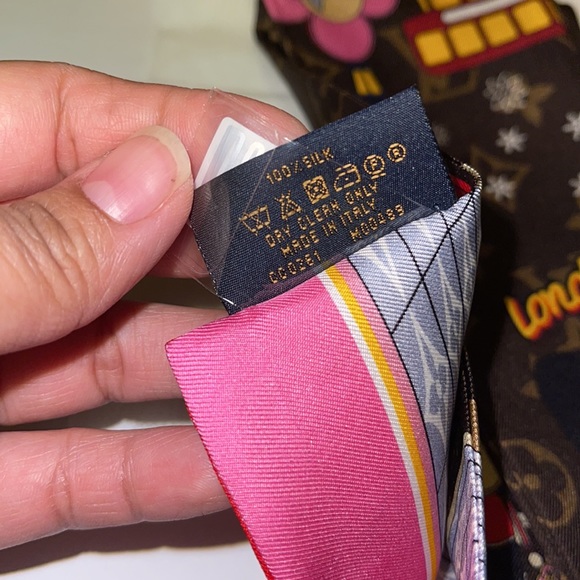 Louis Vuitton LONDON XMAS BANDEAU - Picture 9 of 10